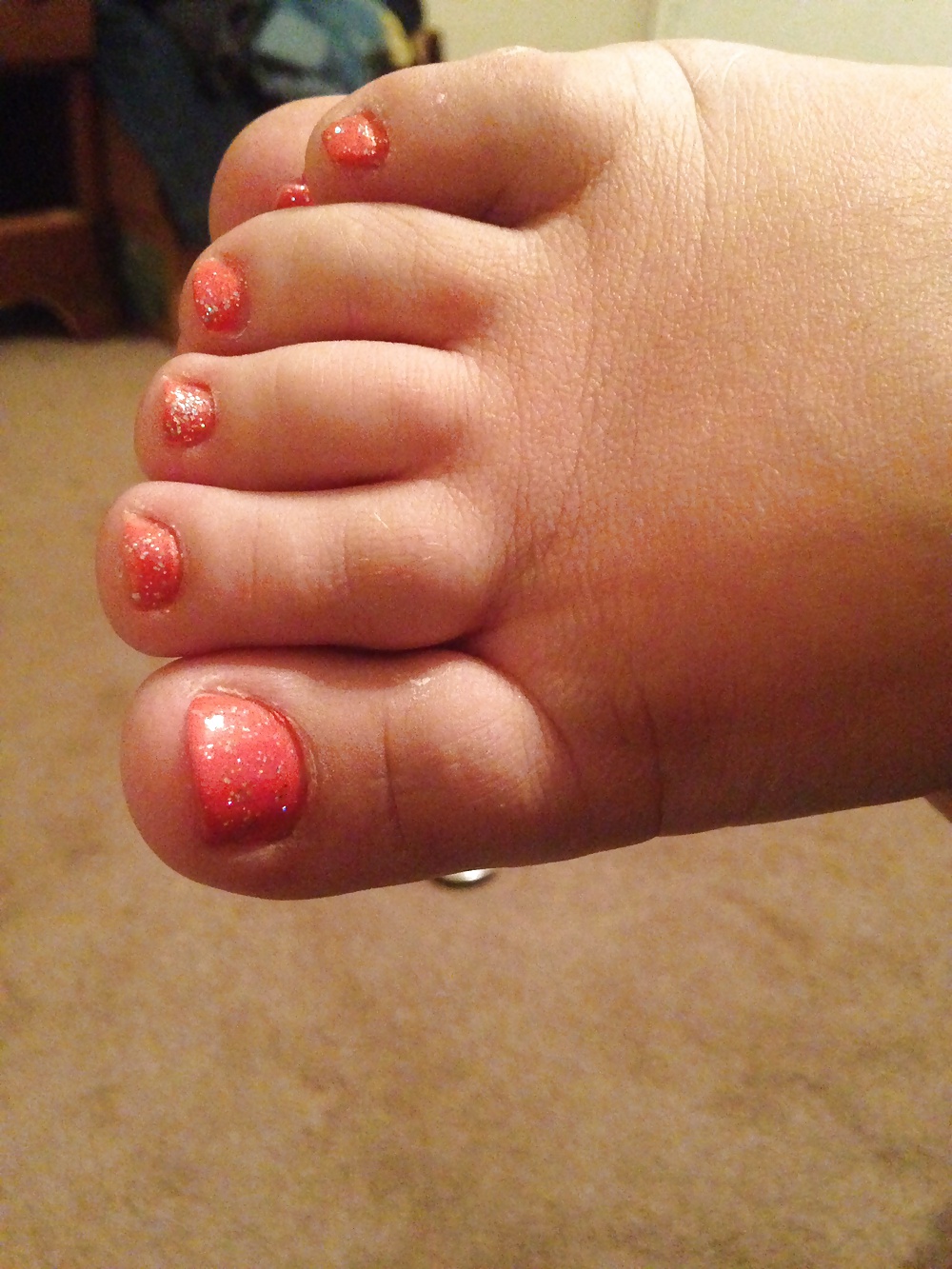 Los dedos de los pies sexy de mi esposa chupables pt3
 #29072879