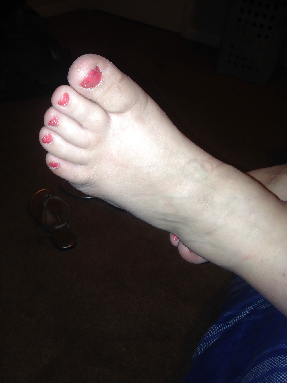 Los dedos de los pies sexy de mi esposa chupables pt3
 #29072884