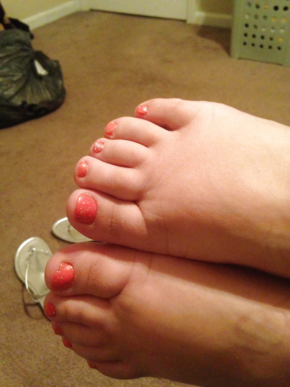 Los dedos de los pies sexy de mi esposa chupables pt3
 #29072892
