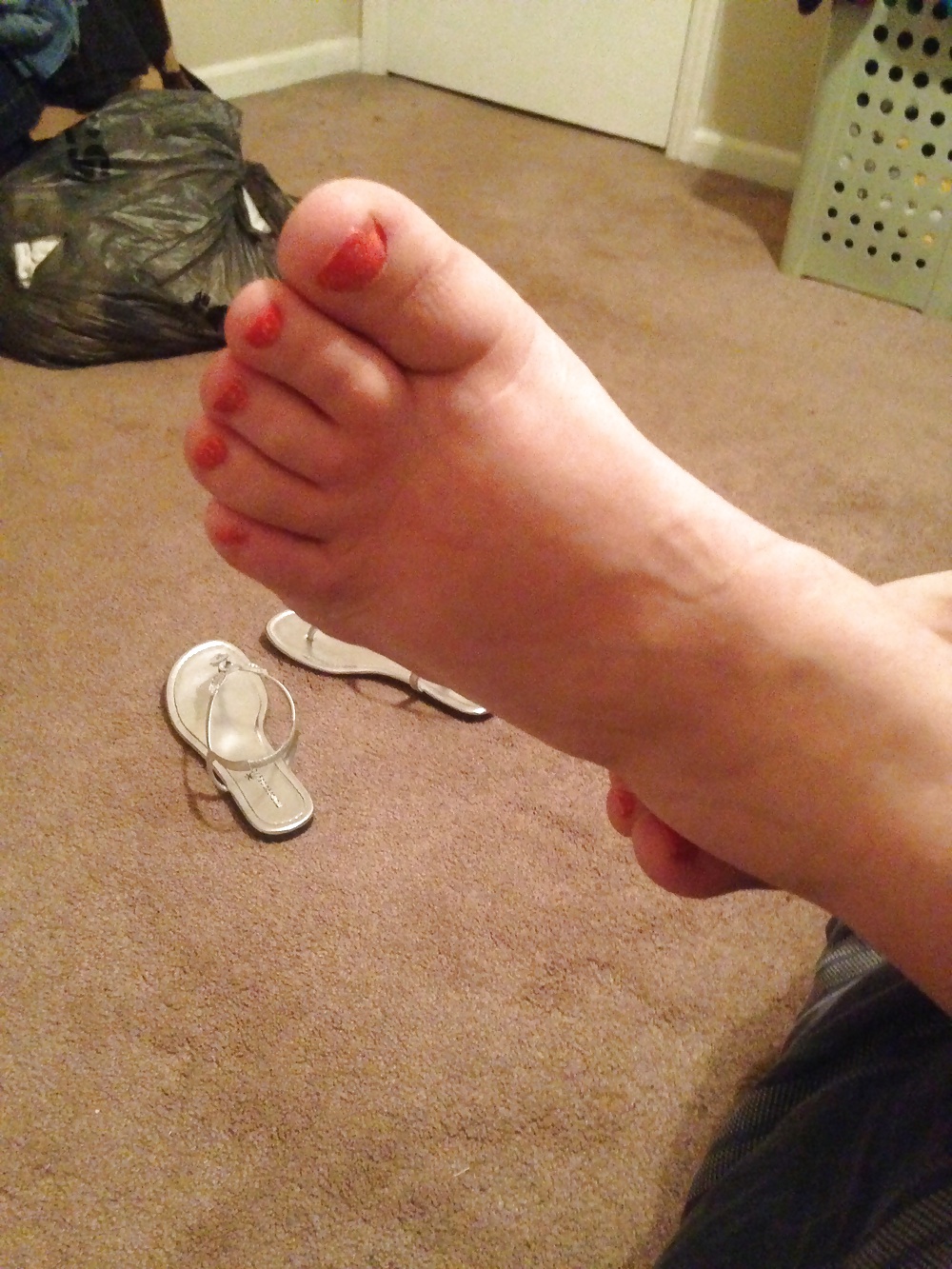Los dedos de los pies sexy de mi esposa chupables pt3
 #29072918
