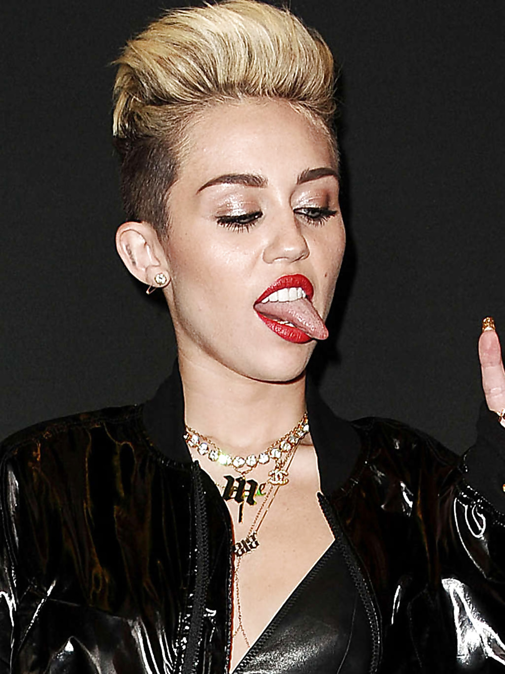 Best Miley Cyrus pics to wank #24652943