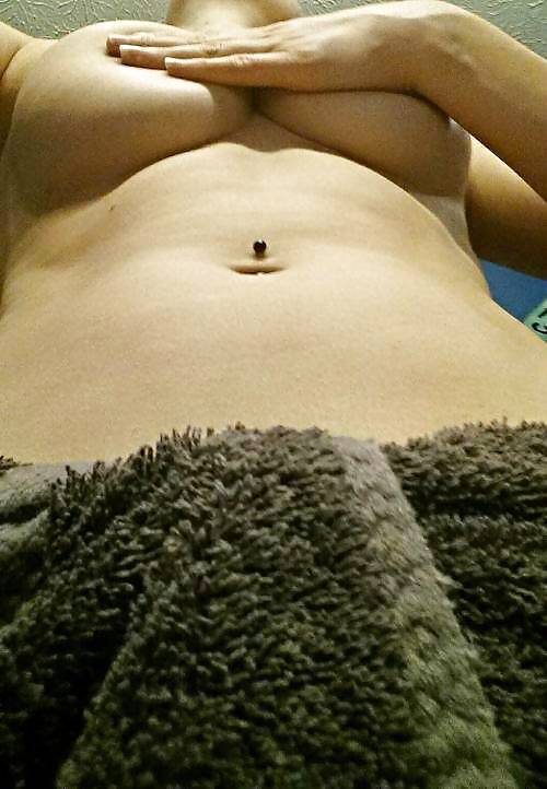 Tetas con ropa
 #37097303