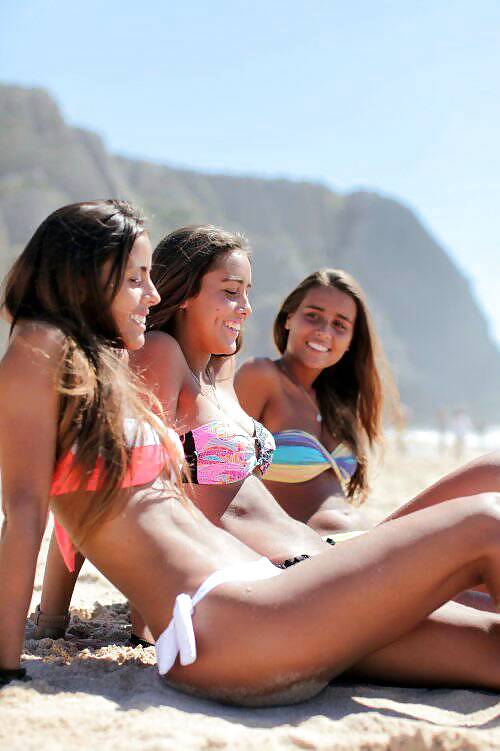 Tetas con ropa
 #37097337