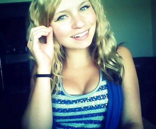 Tetas con ropa
 #37097366