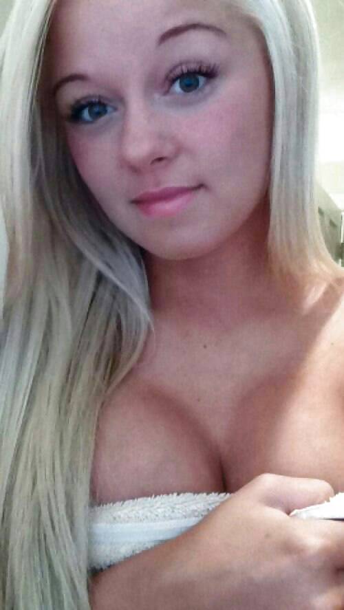 Tetas con ropa
 #37097370