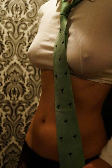 Tetas con ropa
 #37097375