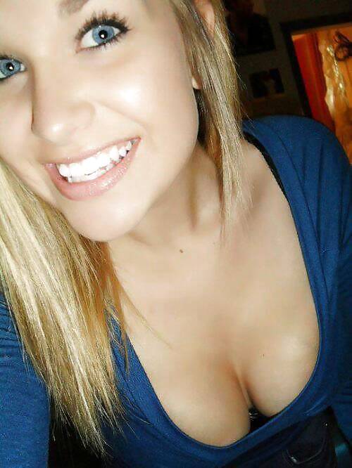 Tetas con ropa
 #37097422