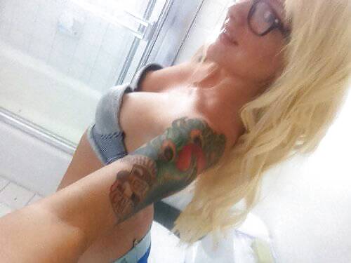 Tetas con ropa
 #37097430