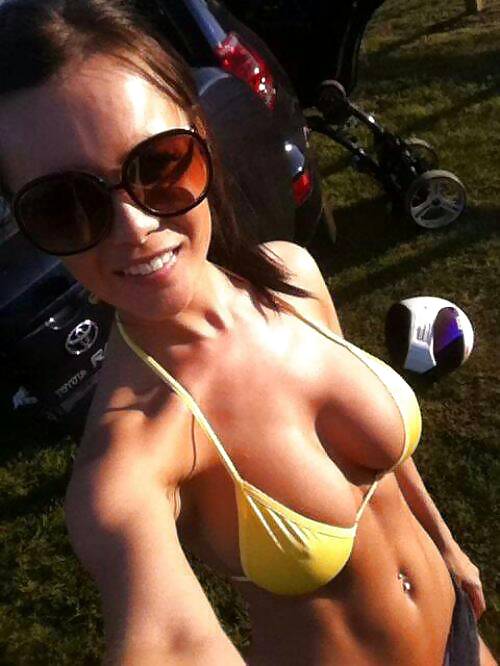 Tetas con ropa
 #37097436