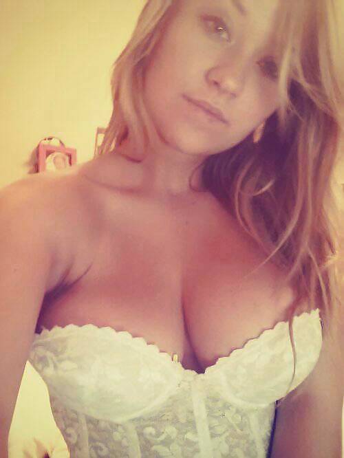 Tetas con ropa
 #37097439