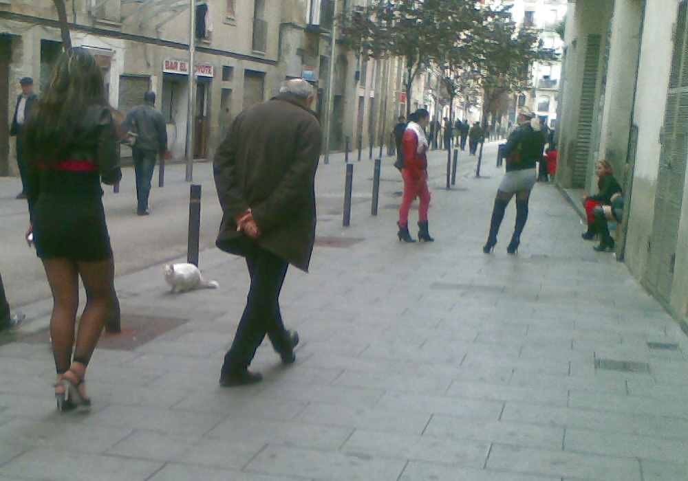 ヨーロッパの街角の娼婦たち。
 #29259493