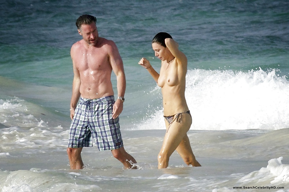 Jaime murray in topless sulla spiaggia in Messico
 #31043557