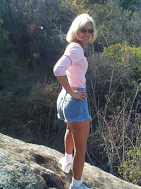 Hot Mature Anne enjoying the Outdoors