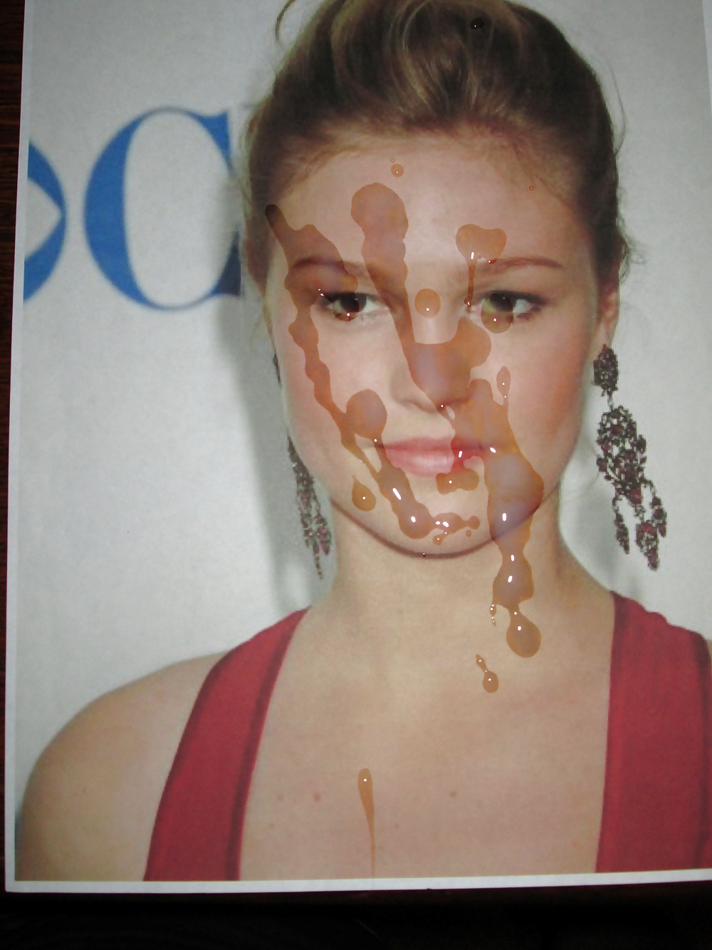 Julia Stiles Facial #27192921