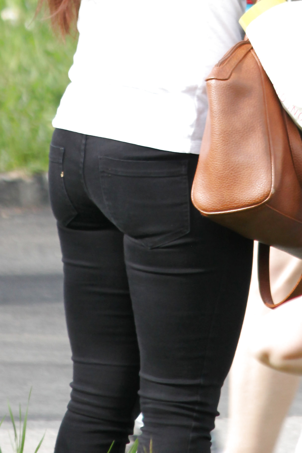 高潔なお尻のジーンズ - 2
 #31428303