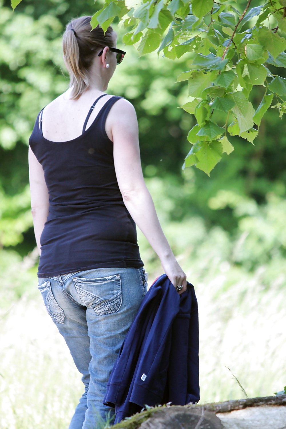 高潔なお尻のジーンズ - 2
 #31428316