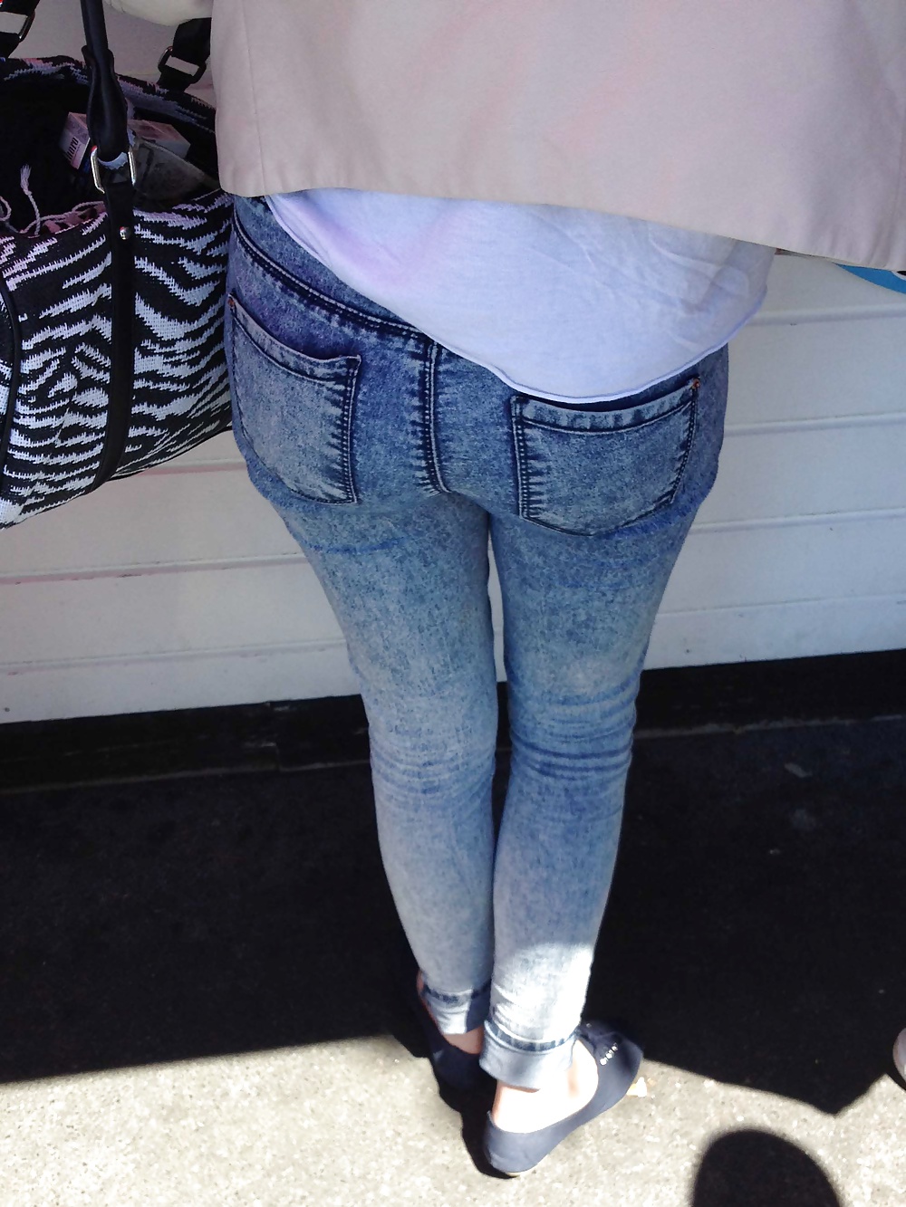 高潔なお尻のジーンズ - 2
 #31428323