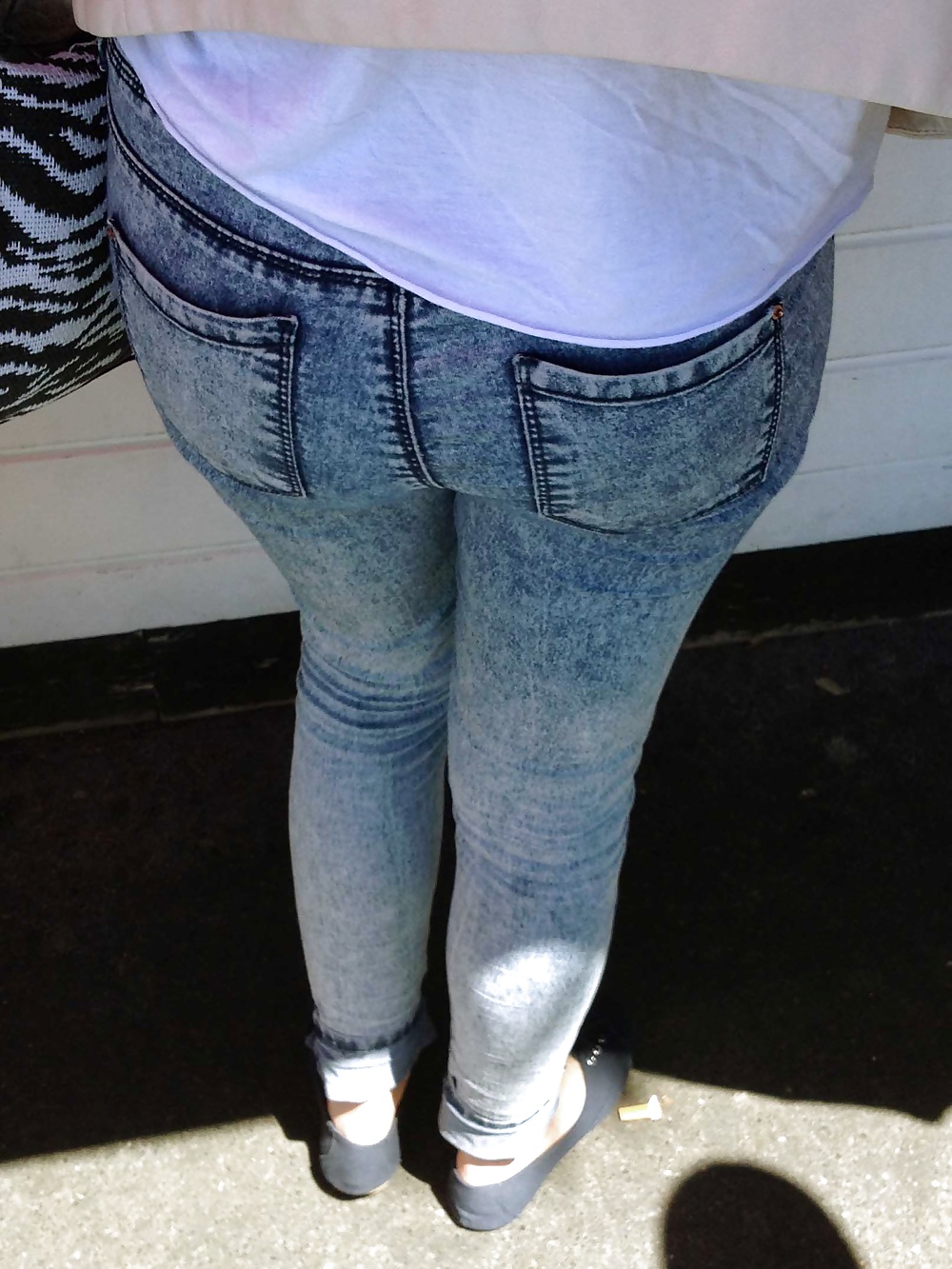 高潔なお尻のジーンズ - 2
 #31428325