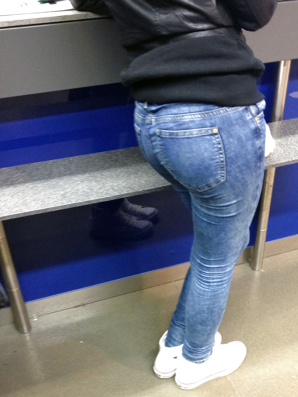 高潔なお尻のジーンズ - 2
 #31428330