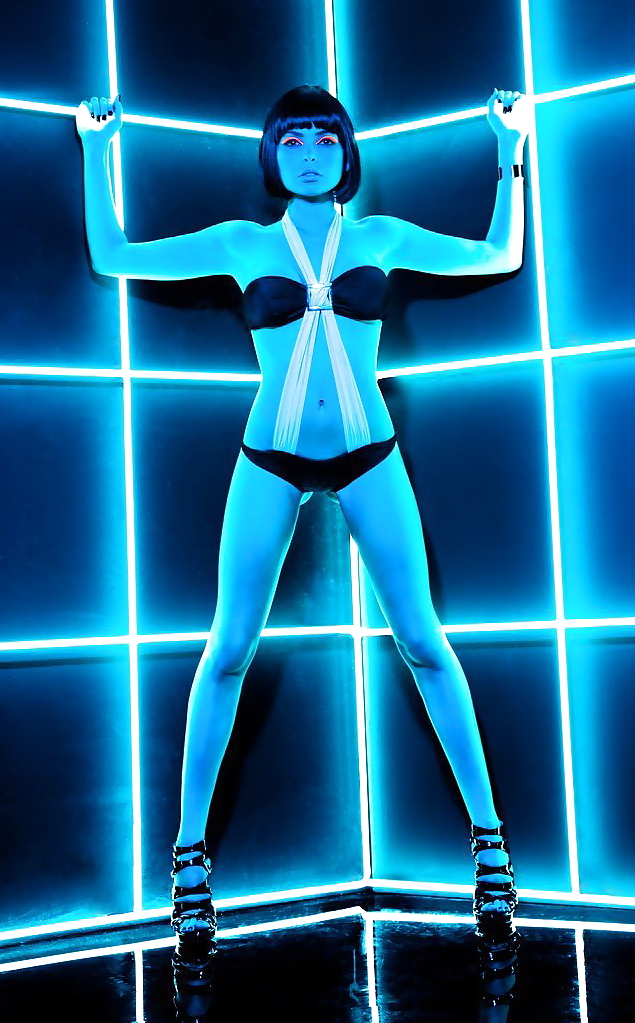 SEXY TRON!!!!
 #23057138