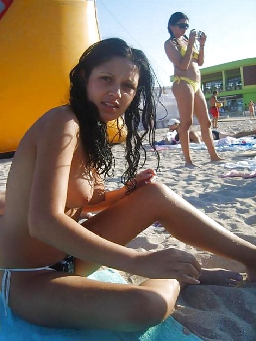Beurette algerina alla spiaggia per un piccolo bagno nel mare #28227976