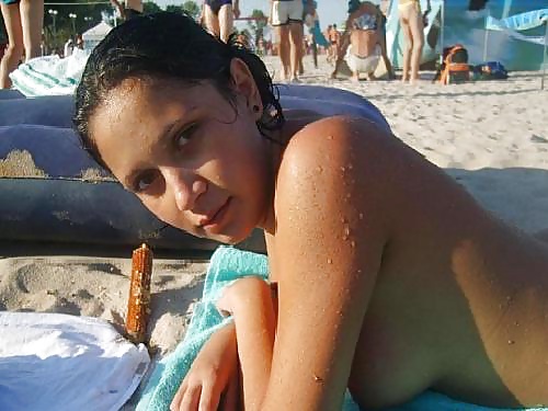 Beurette algerina alla spiaggia per un piccolo bagno nel mare #28227984