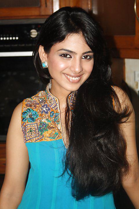 Cute n sexy pakistani actress #24068717