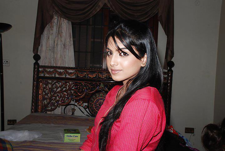 Cute n sexy pakistani actress #24068805