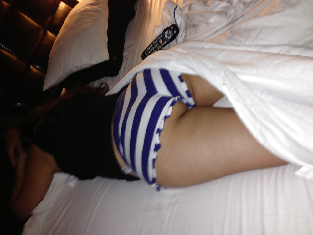 ショーツを履いた妻の尻
 #23234390