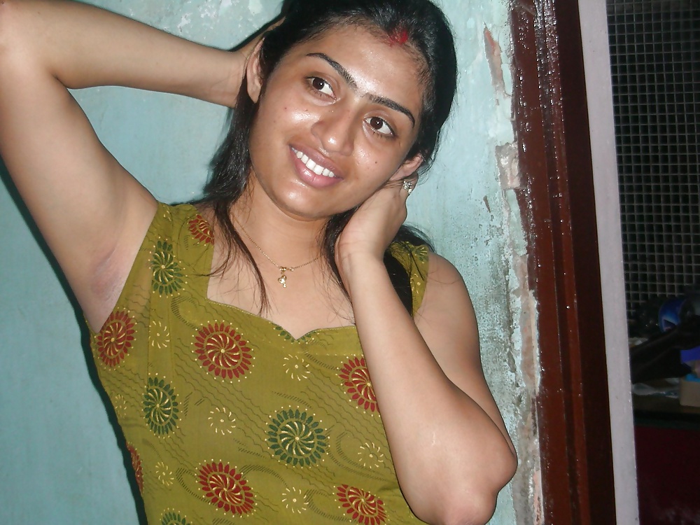 Armpits of Indian babes for comments. #30263278