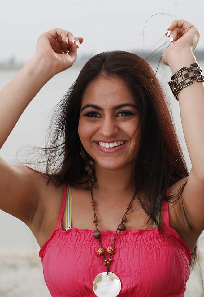 Armpits of Indian babes for comments. #30263376