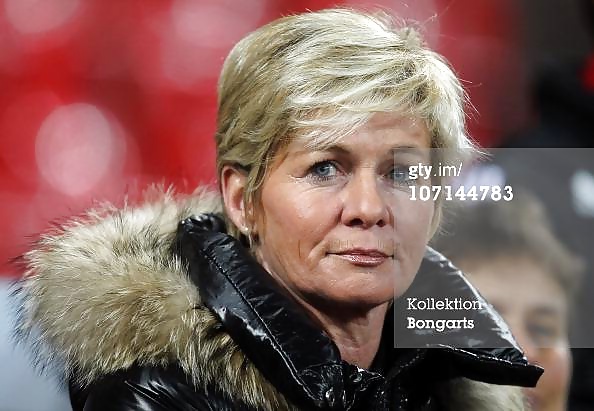 Deutsch Reifen Célèb Sport Hündin Silvia Neid #24450691