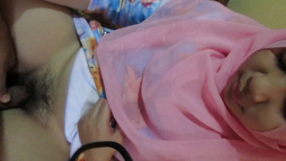 マレー語- awek tudung pepek berbulu
 #39039668