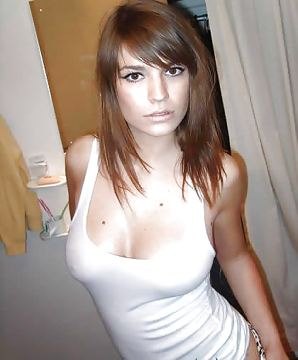 Gotta love a nipslip&downblouse: please comment
 #34141875