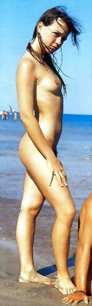 Algunas fotos vintage de nudistas en la playa
 #23173367