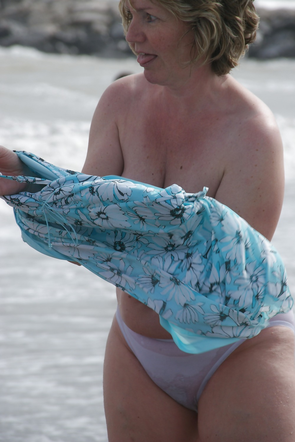 Voyeur de la playa bragas bikini joven madura tetas cándidas
 #24028681