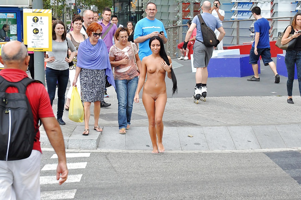 Desnudo en público 10
 #29919040