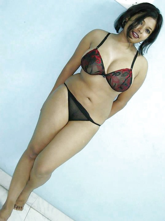 Sexy Indische Babe Ihre Köstlichen Körper Enthüllt #32118605