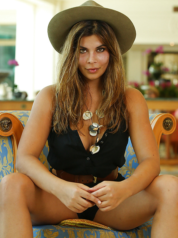 Indira Weis  #40789483