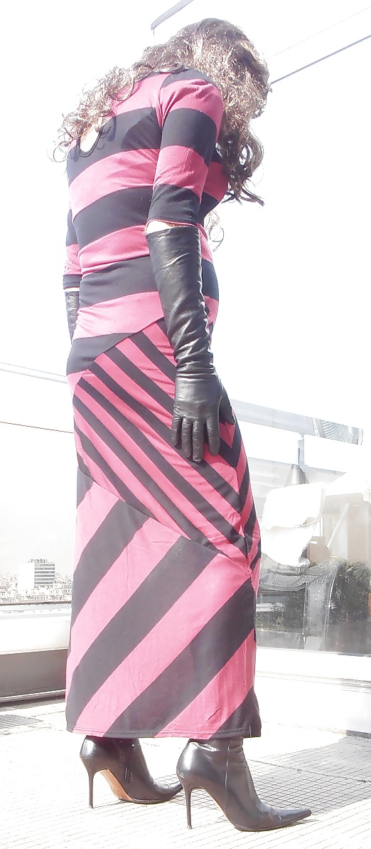 En robe longue....
 #34912688