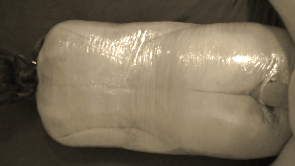 In cling film - in Frischhaltefolie verpackt #23517215