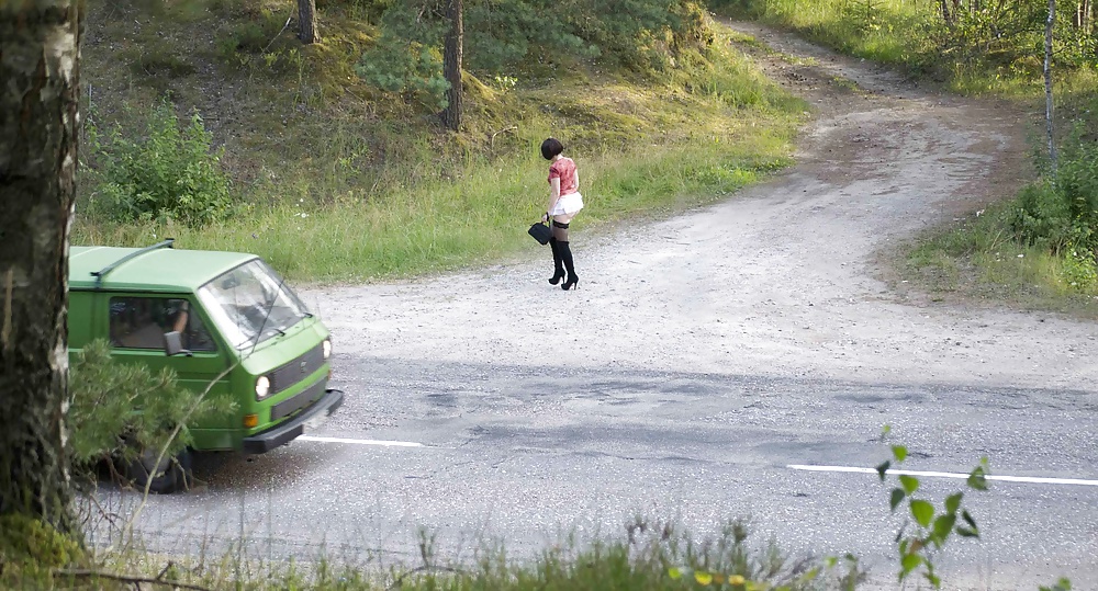 Moglie alla strada... prostituta di strada... lavorando
 #32164663