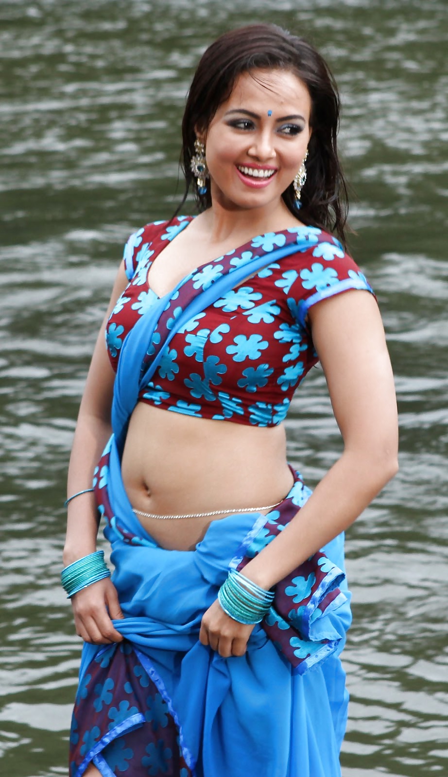 南インドの女優のセクシーな乳房
 #33508637