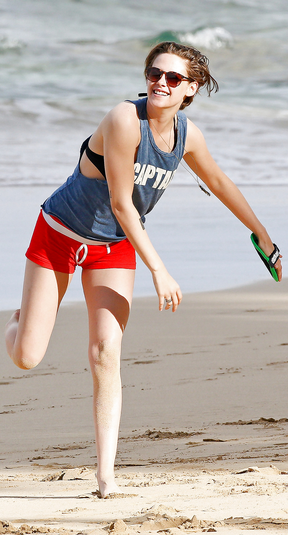 Kristen Stewart - Honolulu, New Year's Day 2015 #40480034