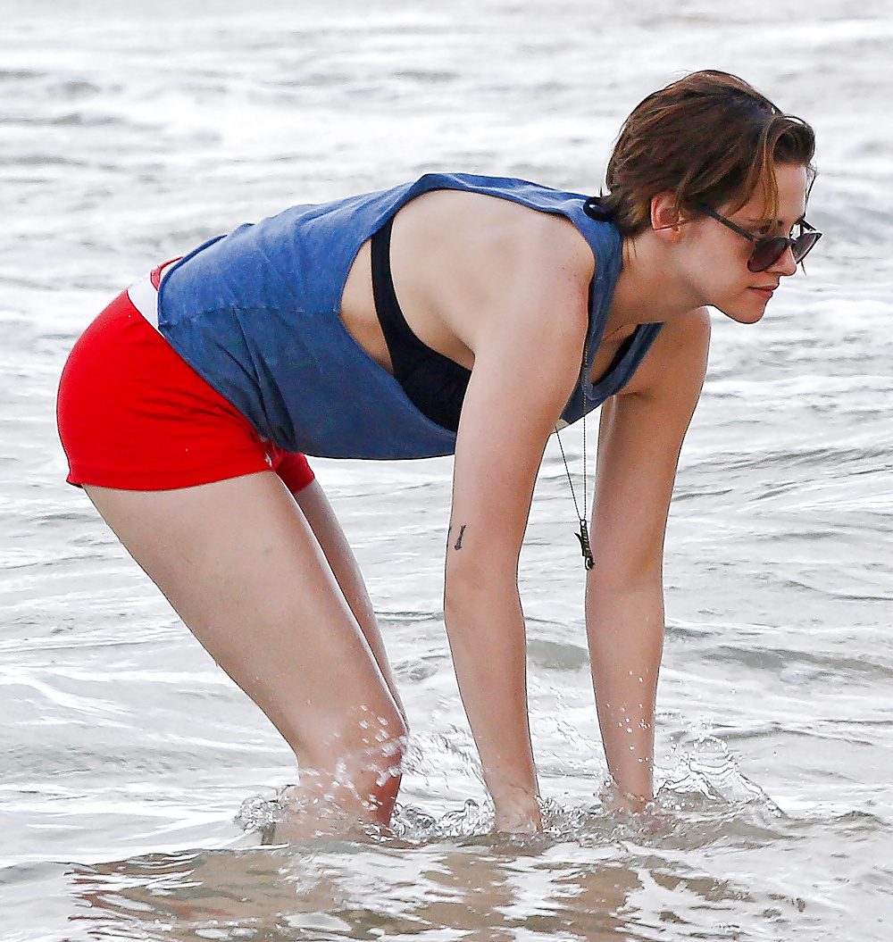 Kristen Stewart - Honolulu, New Year's Day 2015 #40480048