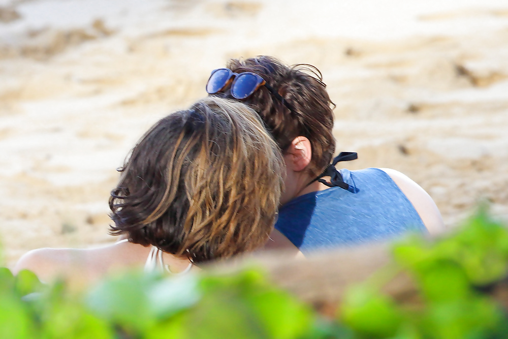 Kristen Stewart - Honolulu, New Year's Day 2015 #40480073