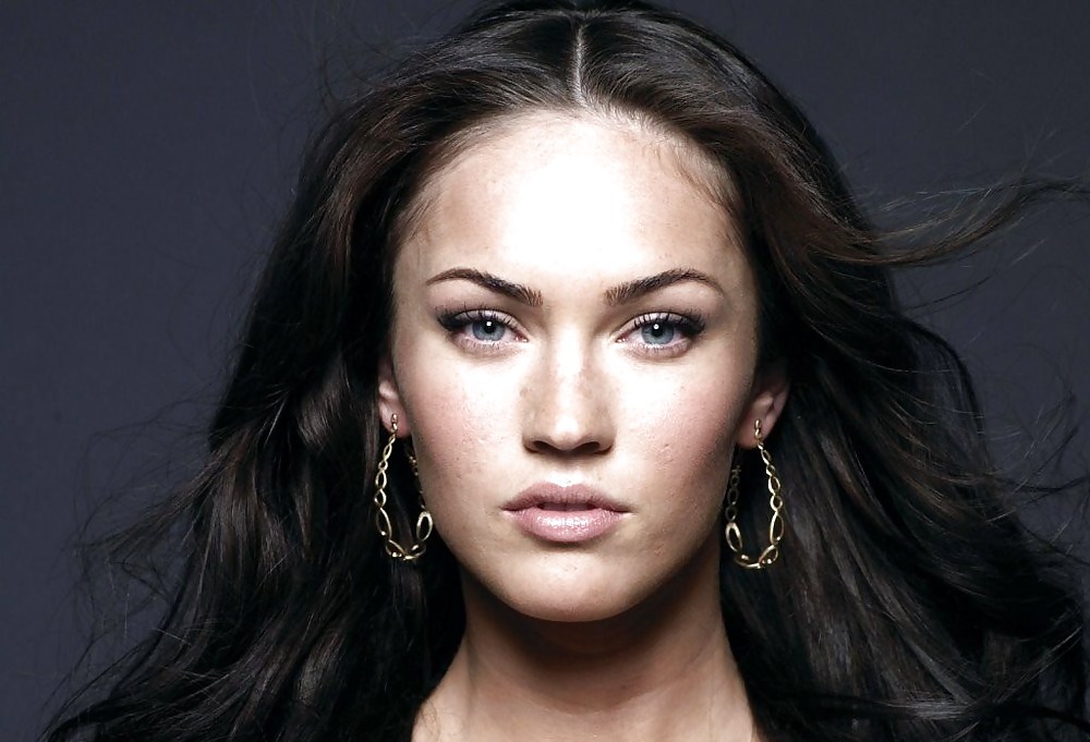 Kaley Cuoco contro Megan Fox
 #35887498