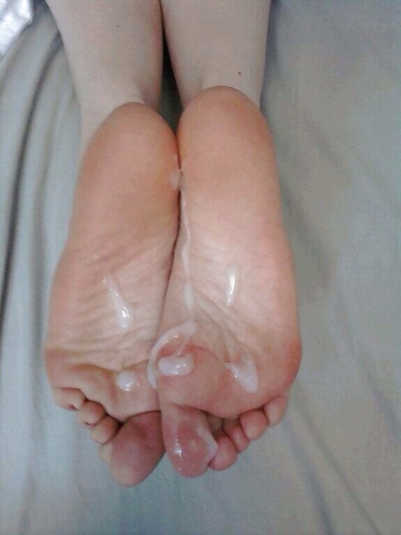 Mi semen en los pies bonitos
 #26556242