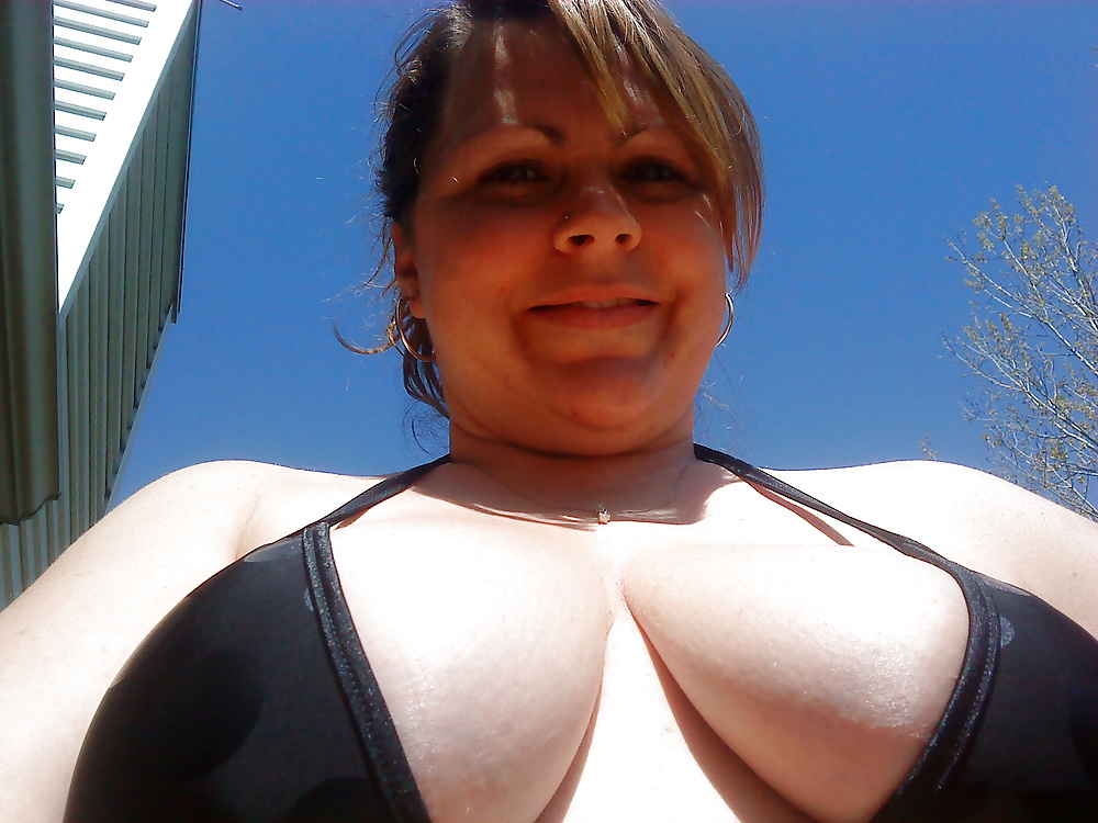 Moglie milf slut mostra il suo bikini
 #31362347