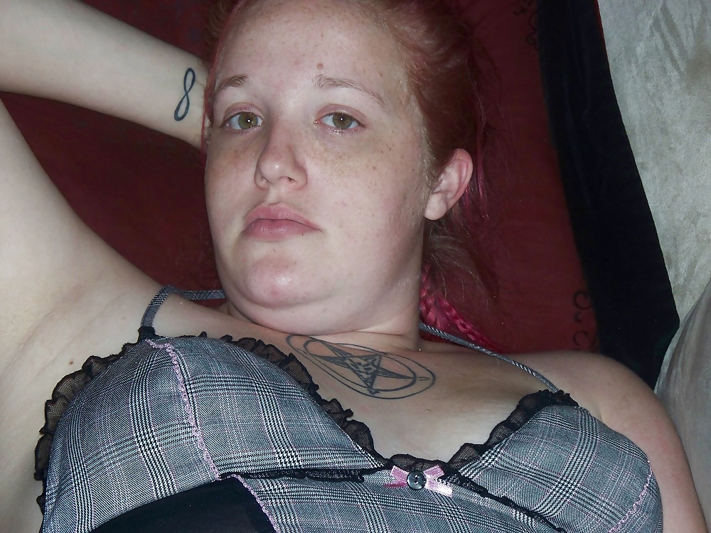 Ex esposa pelirroja en camisón, labios de coño grandes (parte 1)
 #31373164